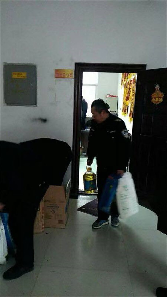 春節(jié)給員工發(fā)放過(guò)節(jié)禮物